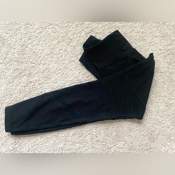 Old navy Black Go-Dry Legging - Picture 5 of 5